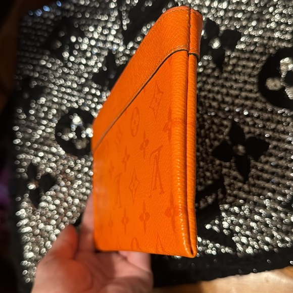 Men’s or Women’s Tiagrama Louis Vuitton Pochette holder and pouch! Comes w Box! - Picture 16 of 17